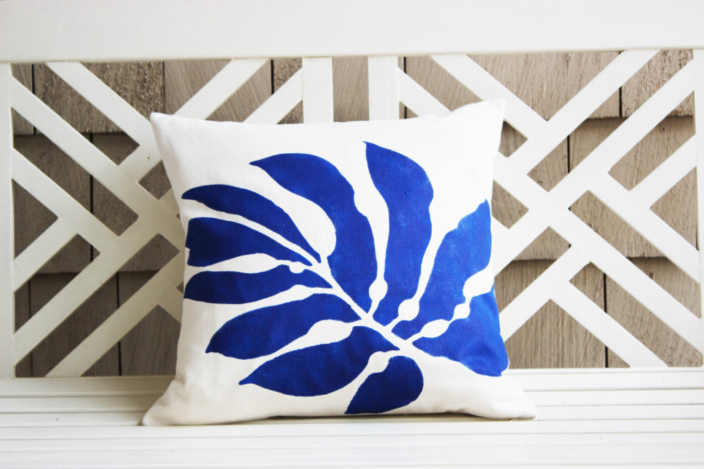 DIY STENCIL PILLOW COVER OF TROPICAL LEAF