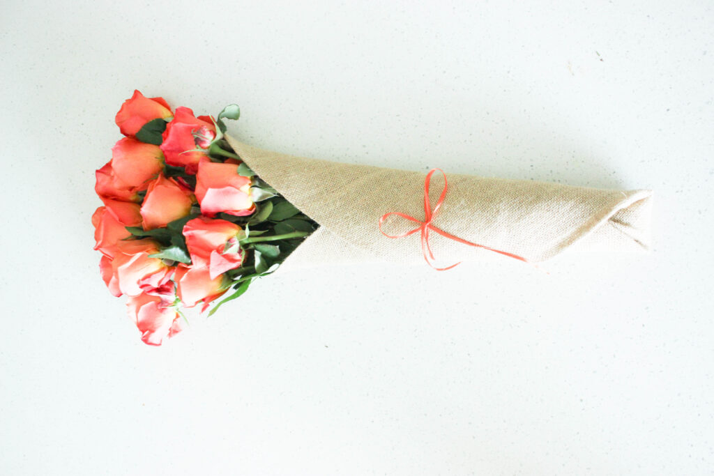How to wrap a flower bouquet with craft paper